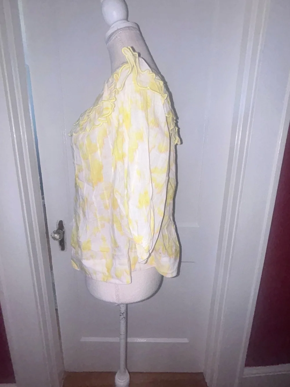 Anthropologie Yellow and White Floral Off-Shoulder Ruffle Top sz XS never worn